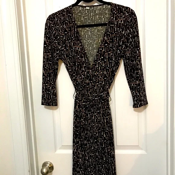 Tiana B. True wrap around dress. Size small. Wash and wear. Transitional - Picture 1 of 7